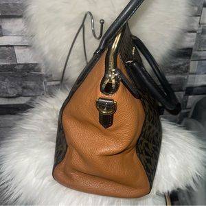 Beautiful Michael kors brown and black  logo two tones handbag